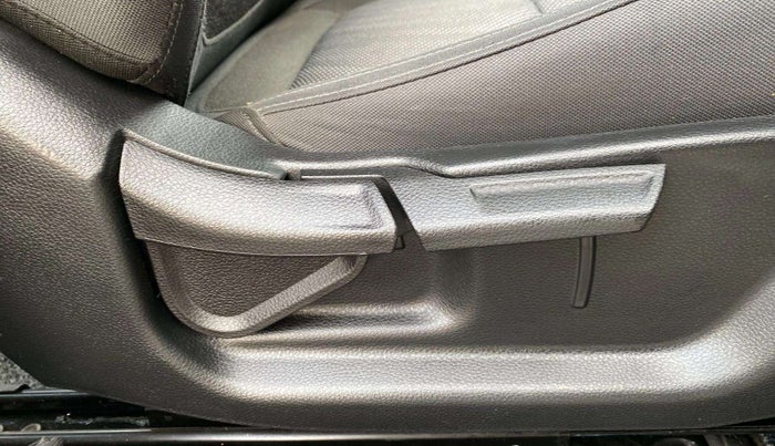 2023 KIA SELTOS  HTK PLUS 1.5 PETROL MT, Petrol, Manual, 7,828 km, Driver Side Adjustment Panel