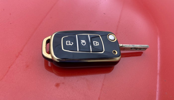 2020 Tata Tiago XZA PLUS PETROL, Petrol, Automatic, 85,534 km, Key Close Up