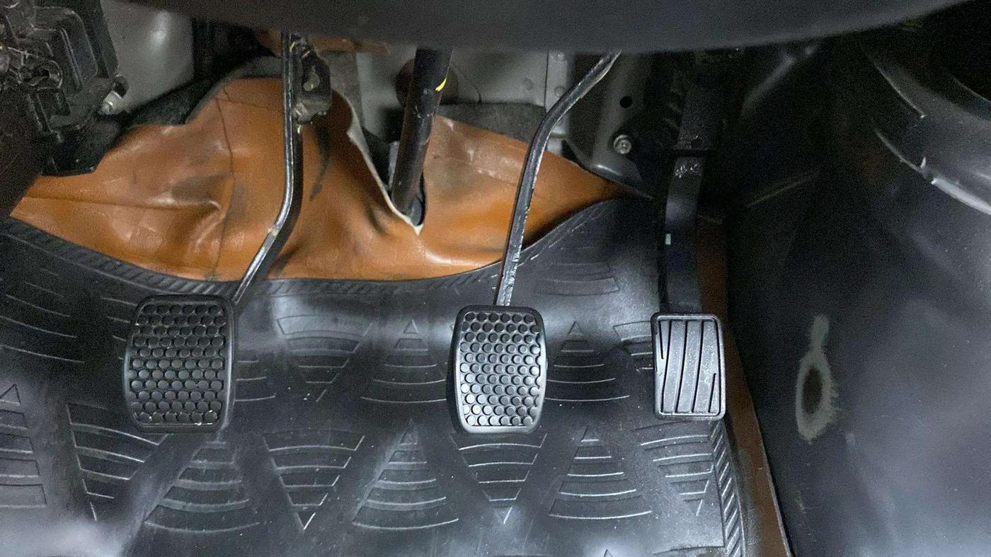 2021 Maruti Eeco 7 STR, Petrol, Manual, 75,337 km, Pedals