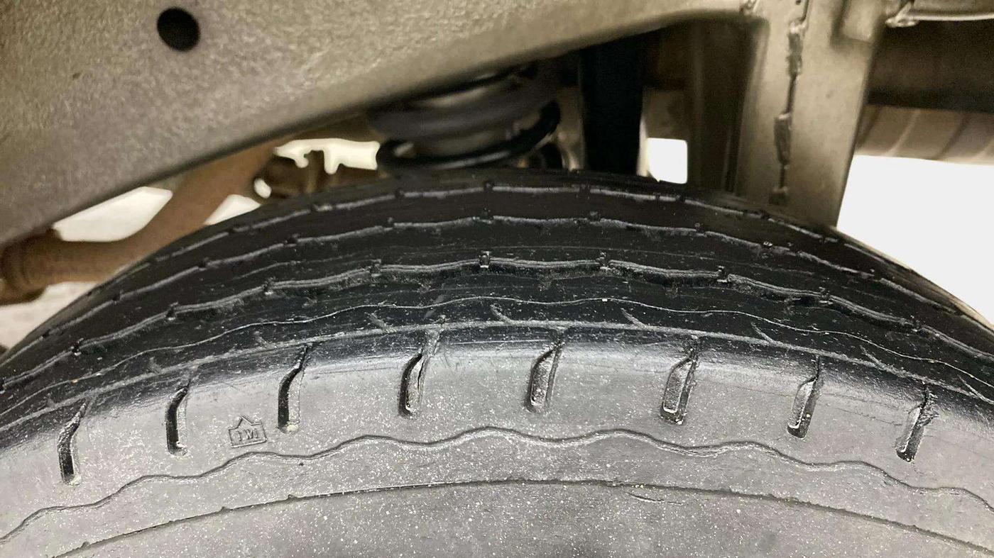 2021 Maruti Eeco 7 STR, Petrol, Manual, 75,337 km, Left Rear Tyre Tread