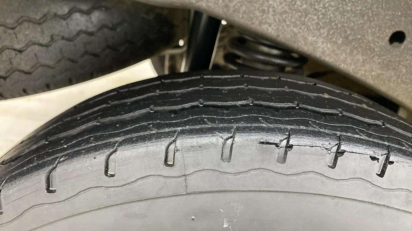 2021 Maruti Eeco 7 STR, Petrol, Manual, 75,337 km, Right Rear Tyre Tread