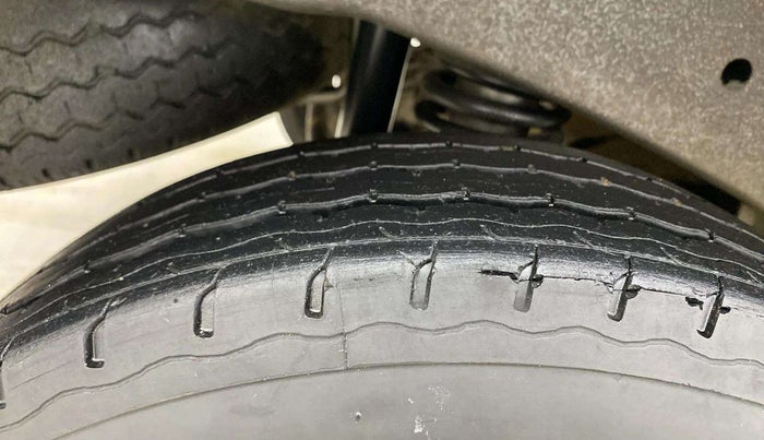 2021 Maruti Eeco 7 STR, Petrol, Manual, 75,240 km, Right Rear Tyre Tread