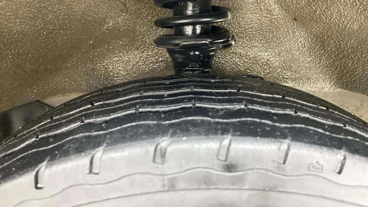 2021 Maruti Eeco 7 STR, Petrol, Manual, 75,337 km, Right Front Tyre Tread