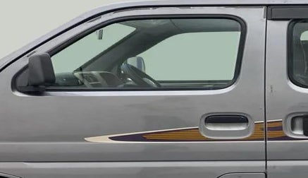 2021 Maruti Eeco 7 STR, Petrol, Manual, 75,240 km, Front passenger door - Door visor damaged