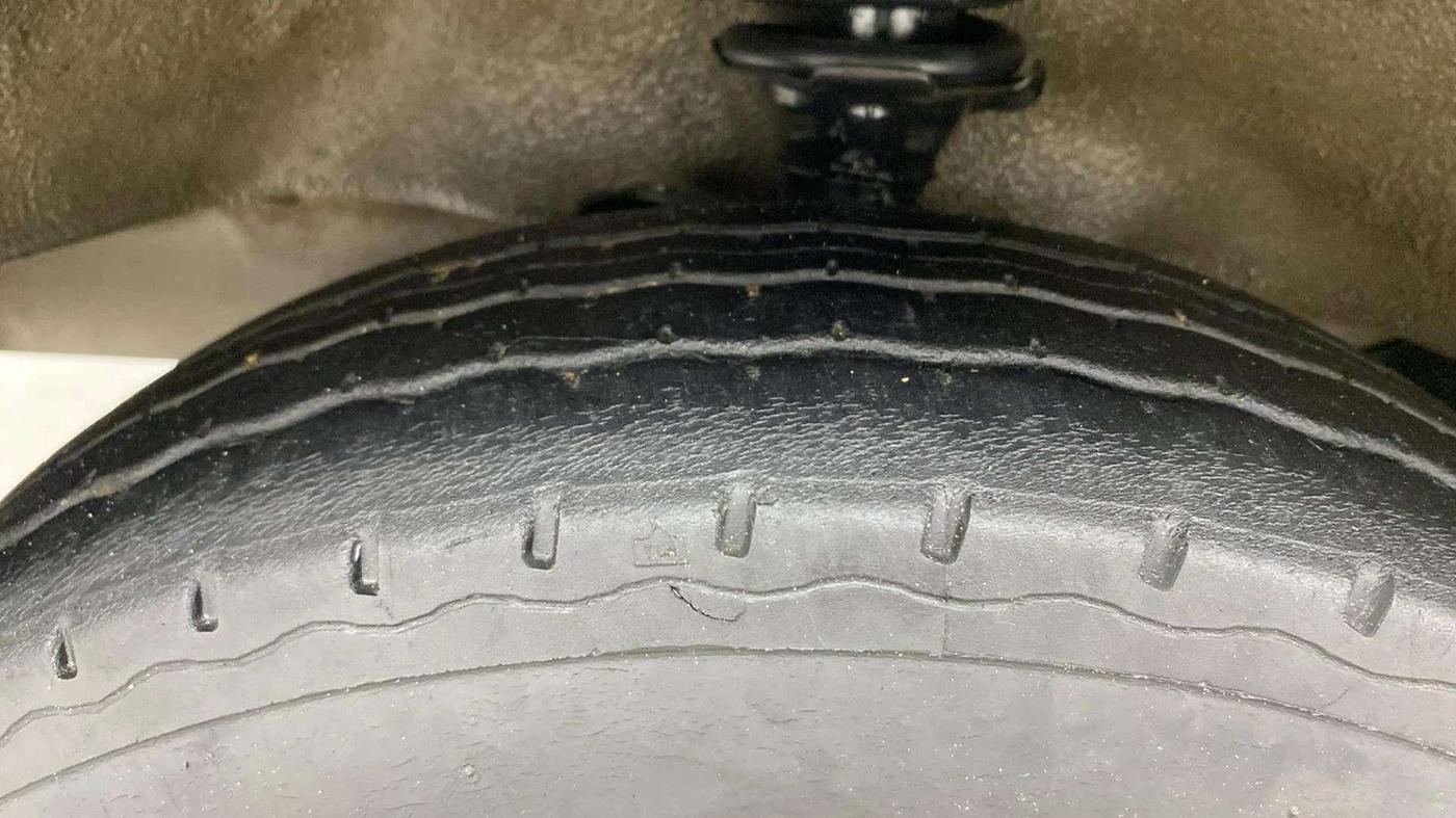2021 Maruti Eeco 7 STR, Petrol, Manual, 75,337 km, Left Front Tyre Tread