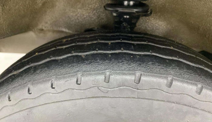 2021 Maruti Eeco 7 STR, Petrol, Manual, 75,240 km, Left Front Tyre Tread