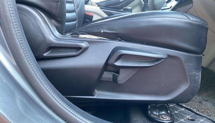 2020 Tata NEXON XZ PLUS SUNROOF PETROL DUAL TONE, Petrol, Manual, 61,059 km, Driver Side Adjustment Panel