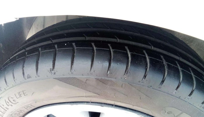2015 Hyundai Grand i10 SPORTZ 1.2 KAPPA VTVT, Petrol, Manual, 38,005 km, Left Front Tyre Tread
