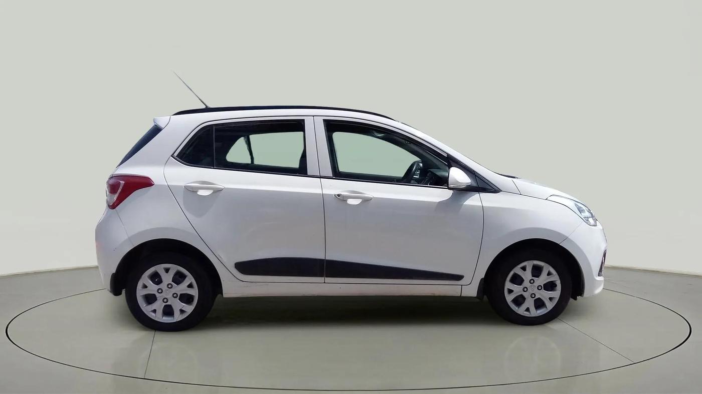 2015 Hyundai Grand i10 SPORTZ 1.2 KAPPA VTVT, Petrol, Manual, 38,005 km, Right Side View