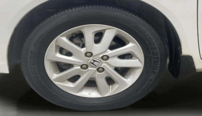 2014 Honda Mobilio 1.5L I-VTEC V, Petrol, Manual, 39,084 km, Left front tyre - Minor crack