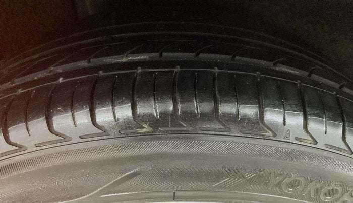 2016 Maruti Baleno ALPHA PETROL 1.2, Petrol, Manual, 48,996 km, Right Rear Tyre Tread