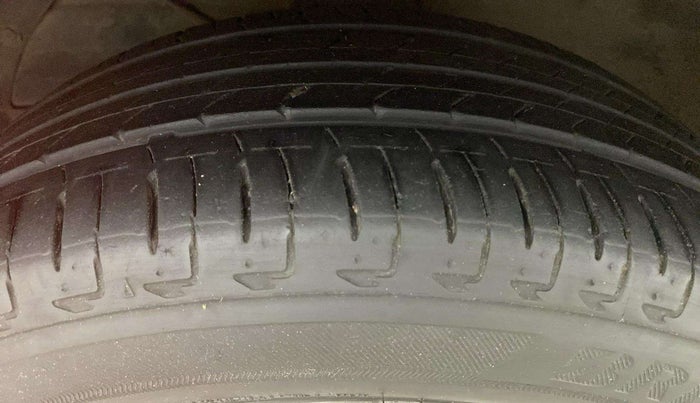 2016 Maruti Baleno ALPHA PETROL 1.2, Petrol, Manual, 48,996 km, Left Front Tyre Tread
