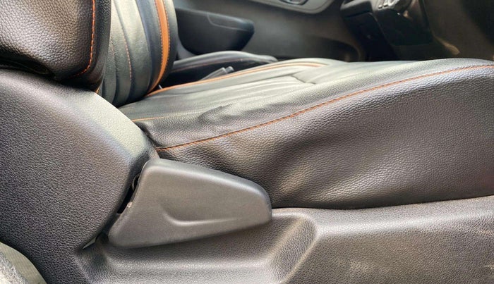 2018 Renault Kwid RXT 1.0 AMT (O), Petrol, Automatic, 29,994 km, Driver Side Adjustment Panel