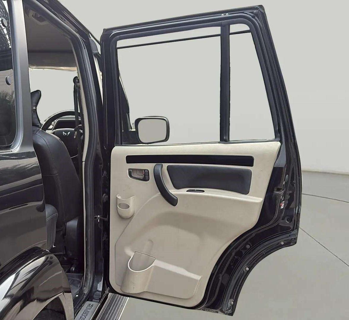 2024 Mahindra SCORPIO CLASSIC S11 MT 7S CC, Diesel, Manual, 30,924 km, RHS Rear Door