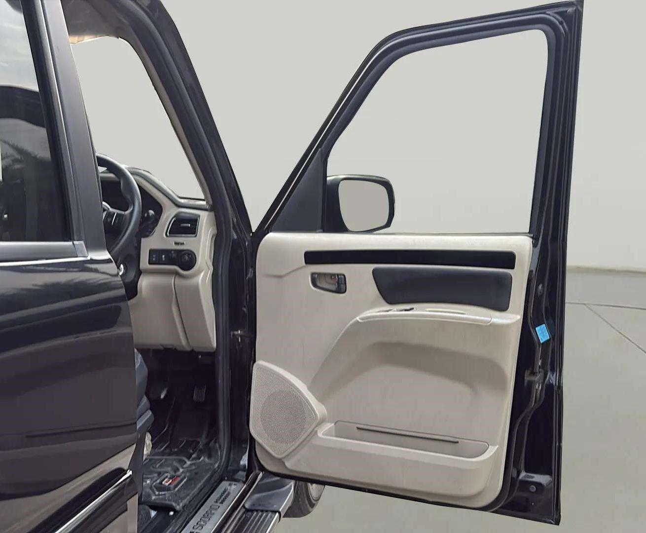 2024 Mahindra SCORPIO CLASSIC S11 MT 7S CC, Diesel, Manual, 30,924 km, RHS Front Door