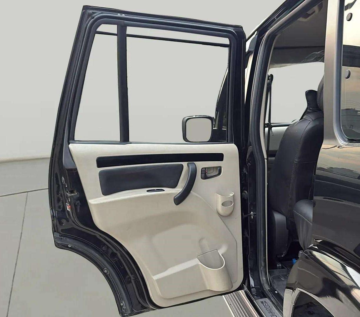 2024 Mahindra SCORPIO CLASSIC S11 MT 7S CC, Diesel, Manual, 30,924 km, LHS Rear Door