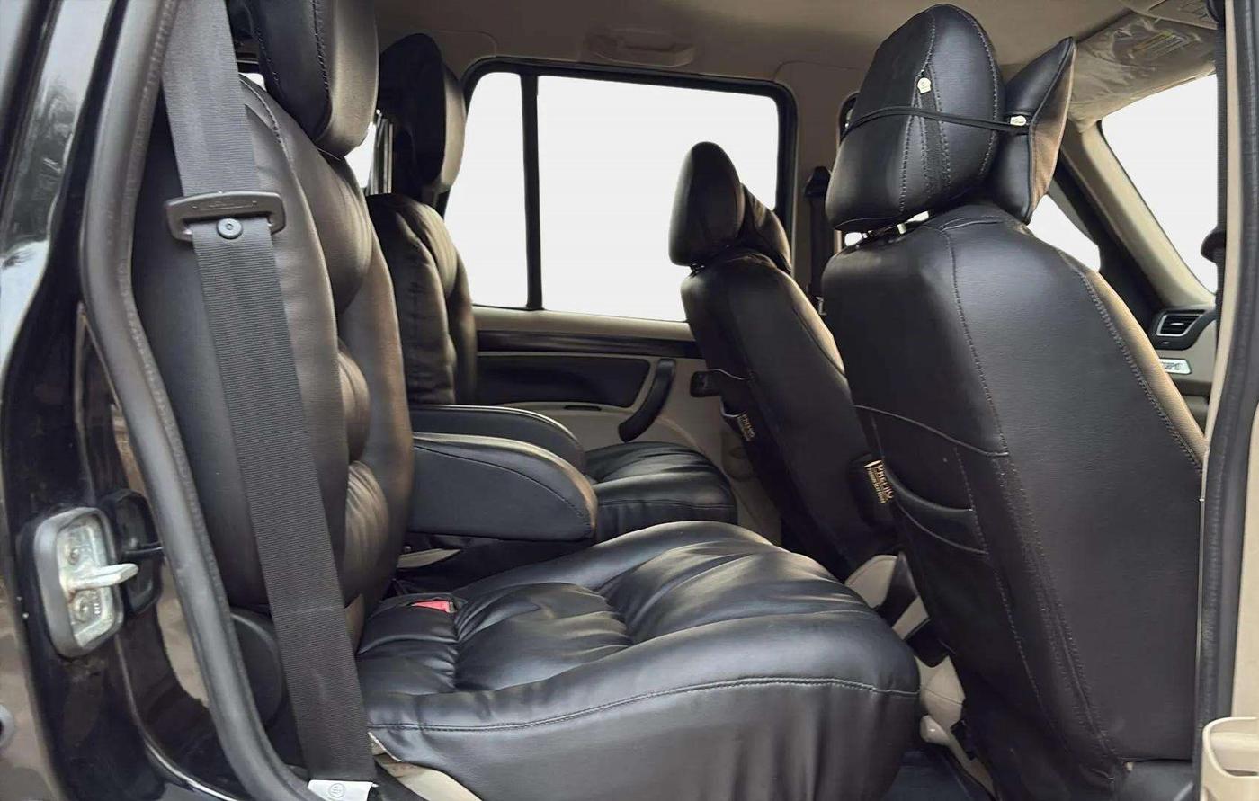 2024 Mahindra SCORPIO CLASSIC S11 MT 7S CC, Diesel, Manual, 30,924 km, Right Side Rear Door Cabin