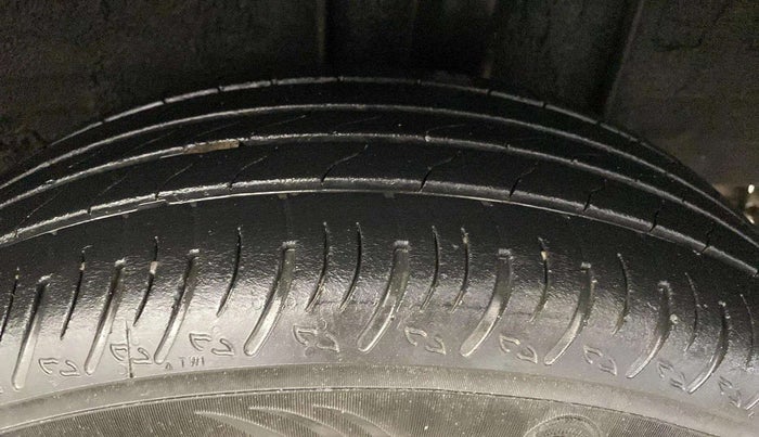 2022 Nissan MAGNITE XE, Petrol, Manual, 32,234 km, Left Rear Tyre Tread