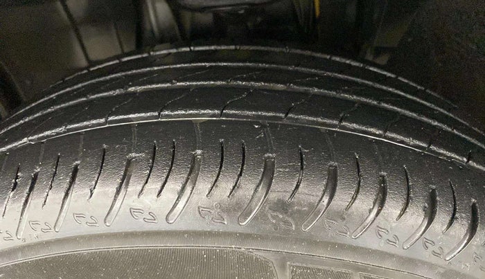 2022 Nissan MAGNITE XE, Petrol, Manual, 32,234 km, Left Front Tyre Tread
