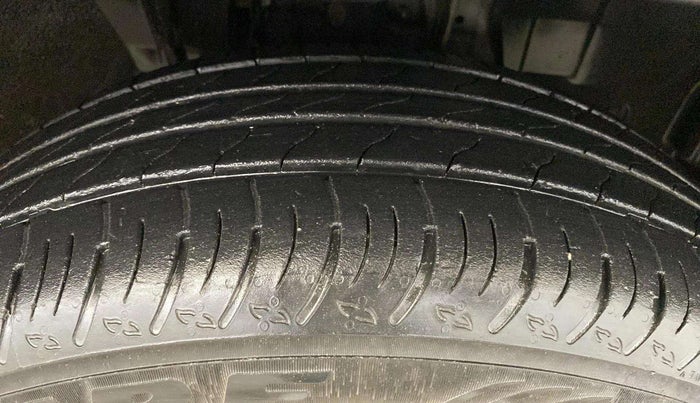 2022 Nissan MAGNITE XE, Petrol, Manual, 32,234 km, Right Front Tyre Tread