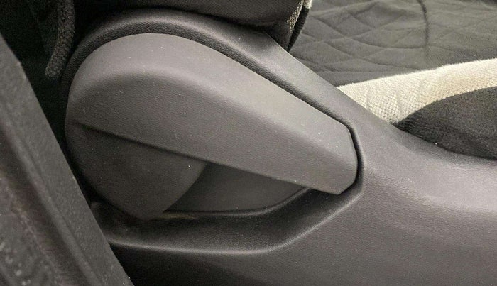 2022 Nissan MAGNITE XE, Petrol, Manual, 32,234 km, Driver Side Adjustment Panel