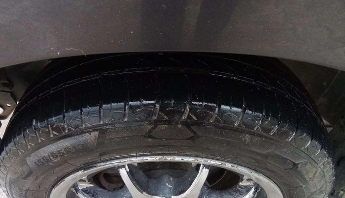 2017 Maruti Alto 800 VXI, Petrol, Manual, 87,481 km, Left Front Tyre Tread