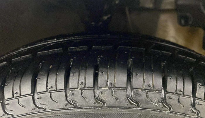 2015 Hyundai Eon ERA +, Petrol, Manual, 46,797 km, Right Front Tyre Tread