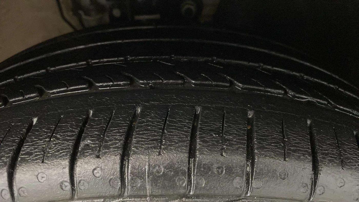 2021 Volkswagen Polo HIGHLINE PLUS 1.0L TSI AT, Petrol, Automatic, 28,527 km, Right Front Tyre Tread
