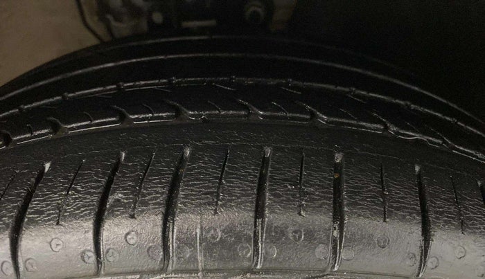 2021 Volkswagen Polo HIGHLINE PLUS 1.0L TSI AT, Petrol, Automatic, 28,460 km, Right Front Tyre Tread