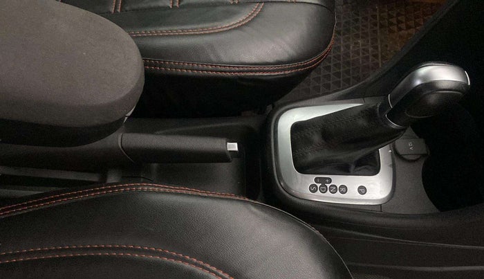 2021 Volkswagen Polo HIGHLINE PLUS 1.0L TSI AT, Petrol, Automatic, 28,460 km, Gear Lever