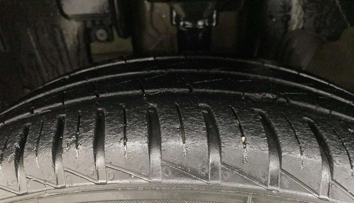2020 Renault Kwid RXL 1.0, Petrol, Manual, 28,469 km, Left Front Tyre Tread