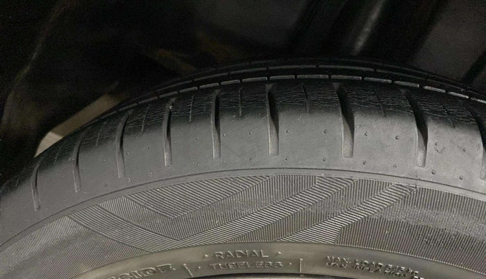 2017 Maruti Ciaz ALPHA DIESEL 1.3, Diesel, Manual, 51,052 km, Right Rear Tyre Tread