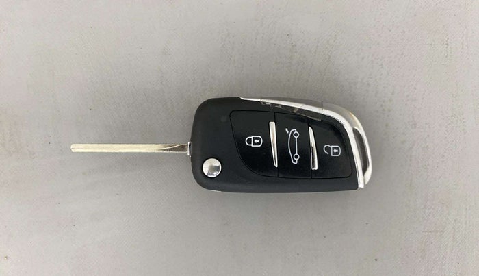 2020 Tata Tiago XZA PLUS DUAL TONE PETROL, Petrol, Automatic, 35,037 km, Key Close Up