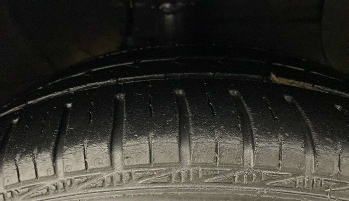 2018 Hyundai Grand i10 SPORTZ AT 1.2 KAPPA VTVT, Petrol, Automatic, 38,271 km, Right Front Tyre Tread
