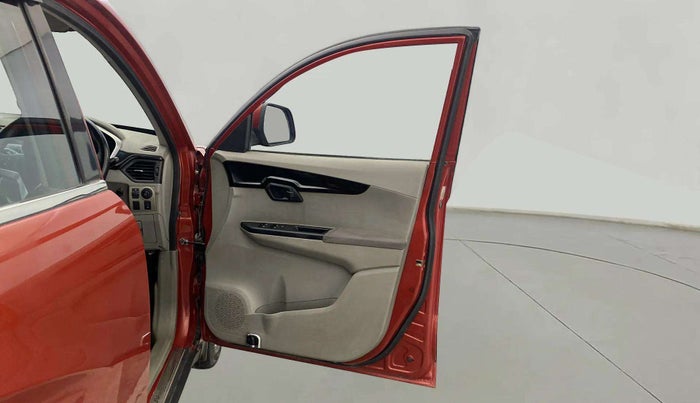 2016 Mahindra Kuv100 K8 6 STR, Petrol, Manual, 38,948 km, RHS Front Door