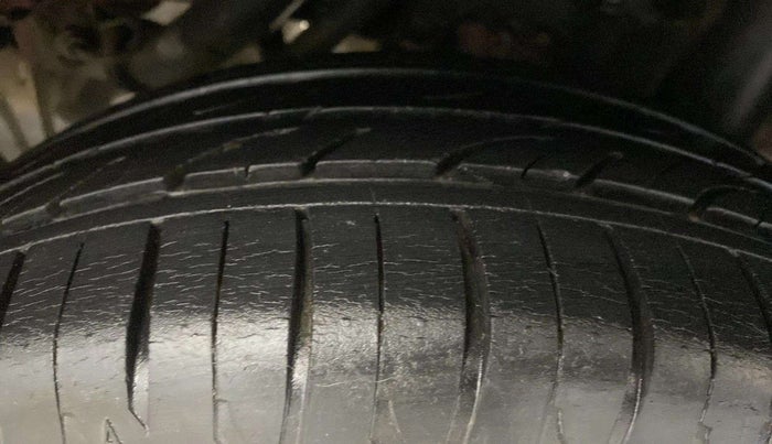 2016 Mahindra Kuv100 K8 6 STR, Petrol, Manual, 38,948 km, Left Rear Tyre Tread