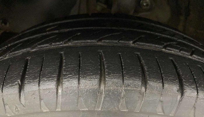 2016 Mahindra Kuv100 K8 6 STR, Petrol, Manual, 38,948 km, Left Front Tyre Tread