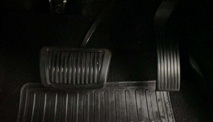 2022 Hyundai GRAND I10 NIOS ASTA AMT 1.2 KAPPA VTVT, Petrol, Automatic, 15,303 km, Pedals