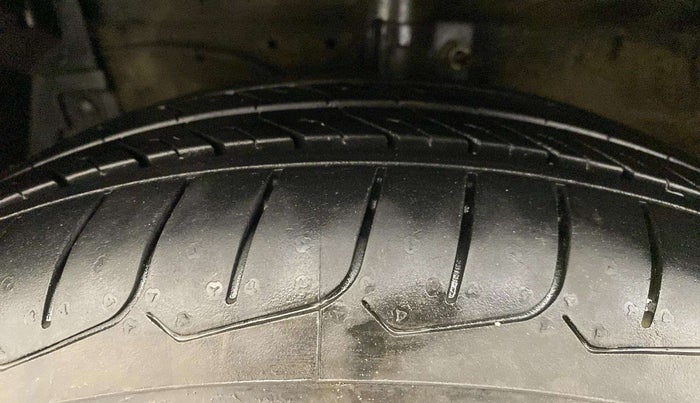 2016 Maruti Ertiga VXI, Petrol, Manual, 64,906 km, Left Front Tyre Tread