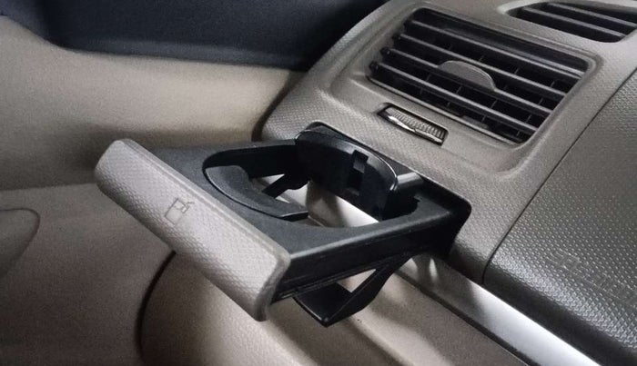 2016 Maruti Ertiga VXI, Petrol, Manual, 64,906 km, Dashboard - Cup holder not working