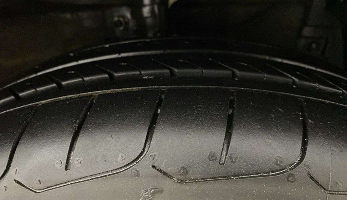 2016 Maruti Ertiga VXI, Petrol, Manual, 64,906 km, Right Front Tyre Tread