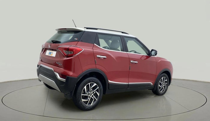 2022 Mahindra XUV300 W8 (O) 1.2 PETROL AMT DUAL TONE, Petrol, Automatic, 30,021 km, Right Back Diagonal