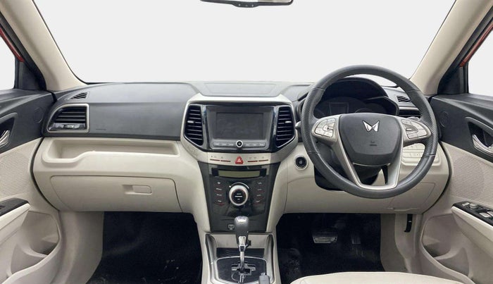 2022 Mahindra XUV300 W8 (O) 1.2 PETROL AMT DUAL TONE, Petrol, Automatic, 30,021 km, Dashboard