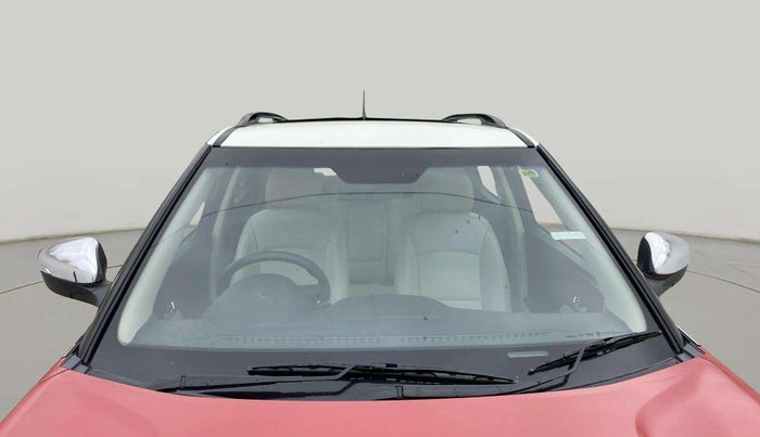 2022 Mahindra XUV300 W8 (O) 1.2 PETROL AMT DUAL TONE, Petrol, Automatic, 30,021 km, Front Windshield