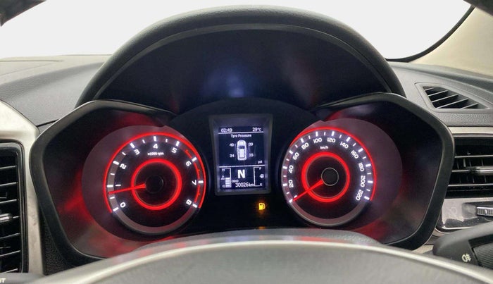 2022 Mahindra XUV300 W8 (O) 1.2 PETROL AMT DUAL TONE, Petrol, Automatic, 30,021 km, Odometer Image