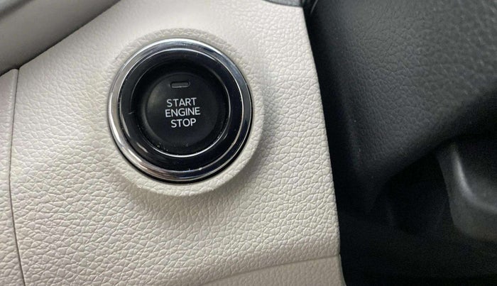 2022 Mahindra XUV300 W8 (O) 1.2 PETROL AMT DUAL TONE, Petrol, Automatic, 30,021 km, Keyless Start/ Stop Button