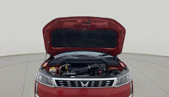 2022 Mahindra XUV300 W8 (O) 1.2 PETROL AMT DUAL TONE, Petrol, Automatic, 30,021 km, Open Bonet