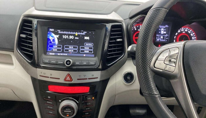 2022 Mahindra XUV300 W8 (O) 1.2 PETROL AMT DUAL TONE, Petrol, Automatic, 30,021 km, Air Conditioner