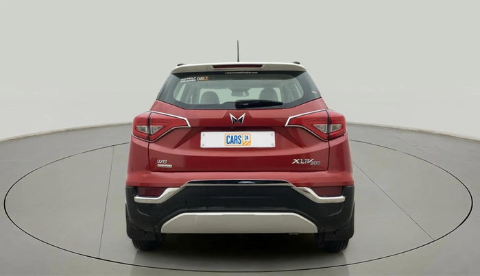 2022 Mahindra XUV300 W8 (O) 1.2 PETROL AMT DUAL TONE, Petrol, Automatic, 30,021 km, Back/Rear