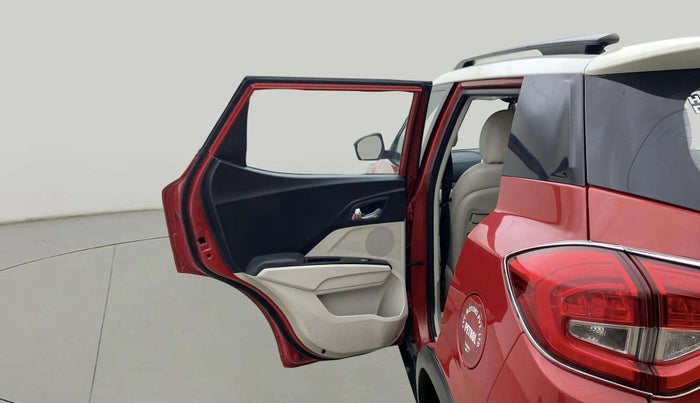 2022 Mahindra XUV300 W8 (O) 1.2 PETROL AMT DUAL TONE, Petrol, Automatic, 30,021 km, LHS Rear Door